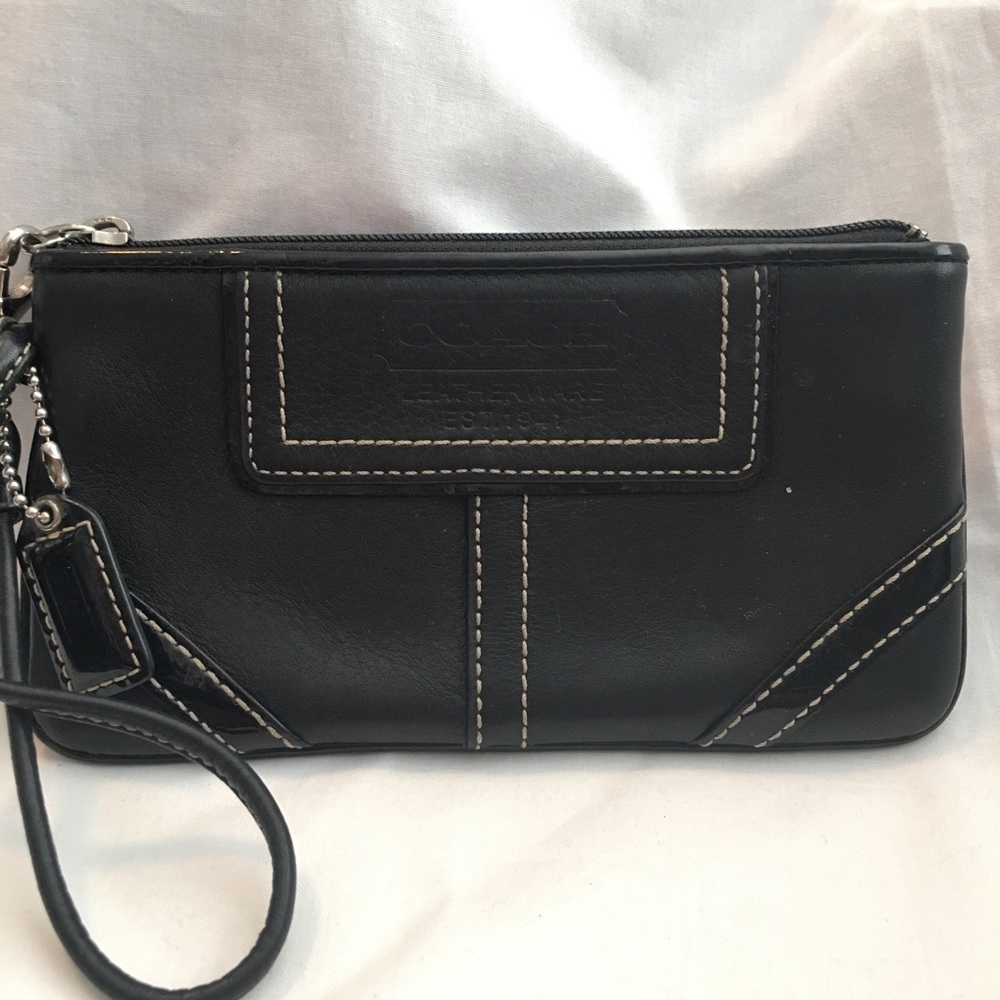 Coach 🖤 black wristlet